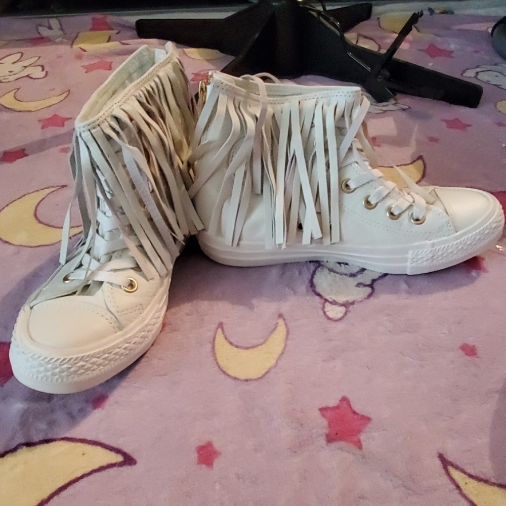 White converse high tops with fringe